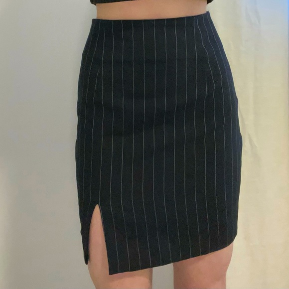 Studious pinstripe pencil skirt - Picture 3 of 4